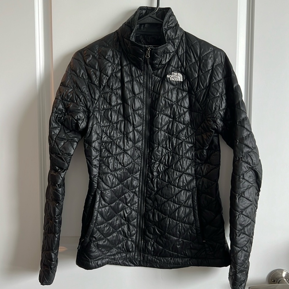 The North Face women’s thermoball jacket in black size xs